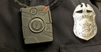 執法公開化 墨瑞簽行政命令 要求警員佩戴攝像頭