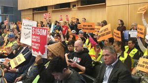削減版人頭稅計劃 獲議會9-0全票通過