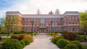 東華盛頓大學面臨$360萬財政赤字 將重組院系削減開銷