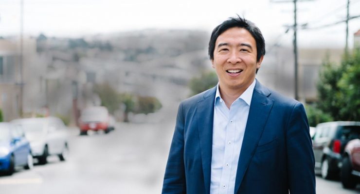 成为民主党史上首位争取总统候选人提名的亚裔人士--杨安泽