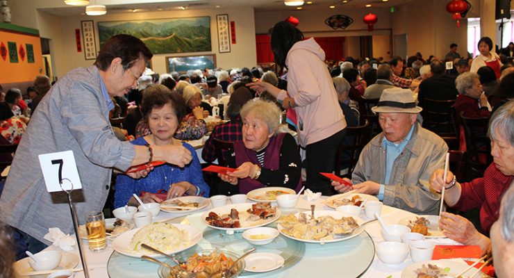 西雅圖全僑敬老千人宴圓滿成功長者窩心