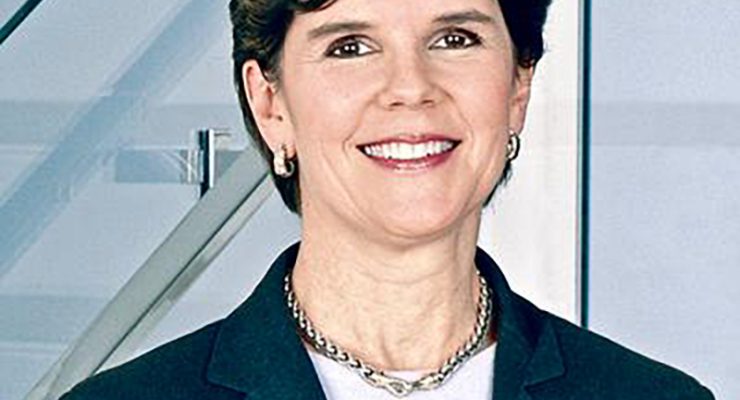 General Dynamics 主席兼首席執行長 及在國防領域中的高級女性領導者