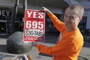 $30汽車標籤費議案受選民擁護 市府郡府紛紛起訴
