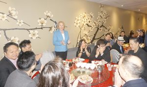 新冠病毒重創華人餐飲旅遊業 市長親臨華埠為企業打氣